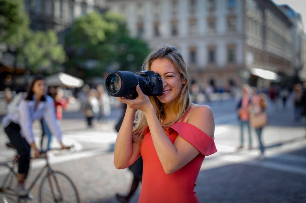 Mujer fotógrafa Calle Clases de fotografía